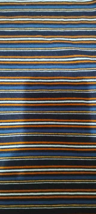 Camiseta de rayas cuello alto