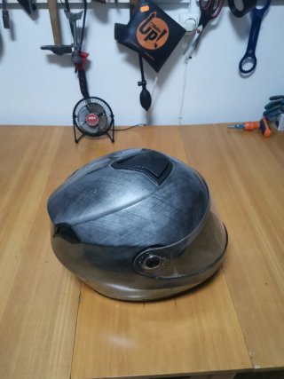 Casco de moto gris
