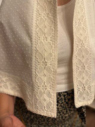 Mantilla media luna encaje