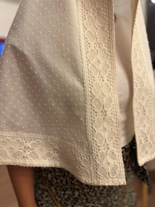 Mantilla media luna encaje