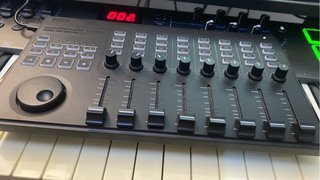 Korg NanoKontrol Studio MIDI USB Bluetooth cn caja