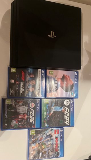 Consola PS4 Pro + 5 Juegos