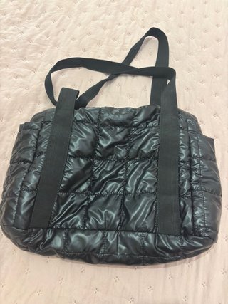 Bolso negro acolchado
