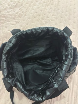 Bolso negro acolchado