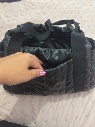 Bolso negro acolchado