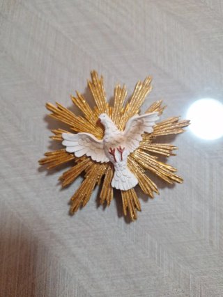 Paloma Espíritu Santo Dorada resina.