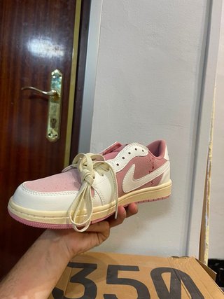 Zapatillas deportivas rosas y blancas
