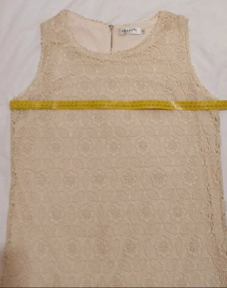 Vestido encaje beige