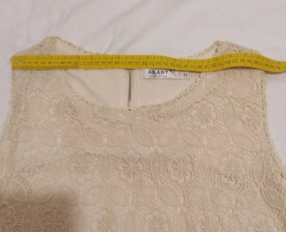 Vestido encaje beige