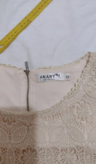 Vestido encaje beige