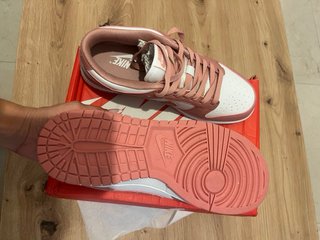 Tenis Nike Dunk Rosa y Blanco Mujer