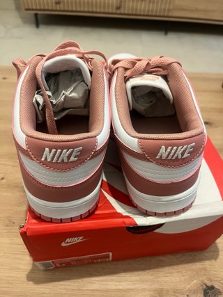 Tenis Nike Dunk Rosa y Blanco Mujer