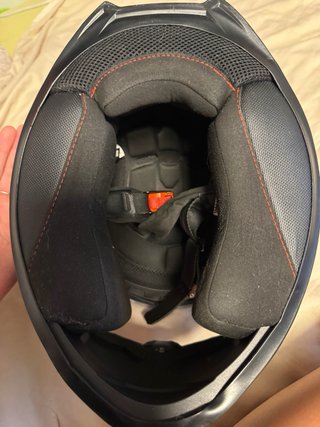 Casco de moto negro