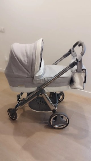 Bebecar Ip-op. Gris y blanco.
