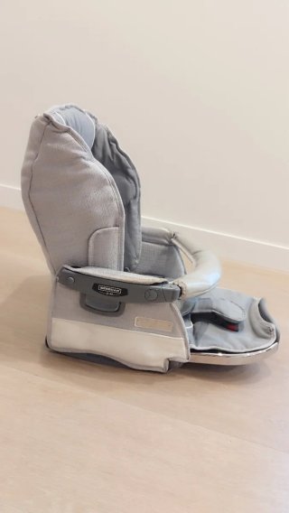 Bebecar Ip-op. Gris y blanco.