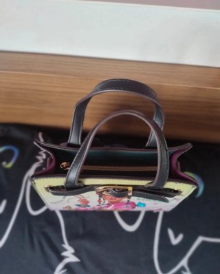 Bolso Nicole Lee Multicolor con Correa