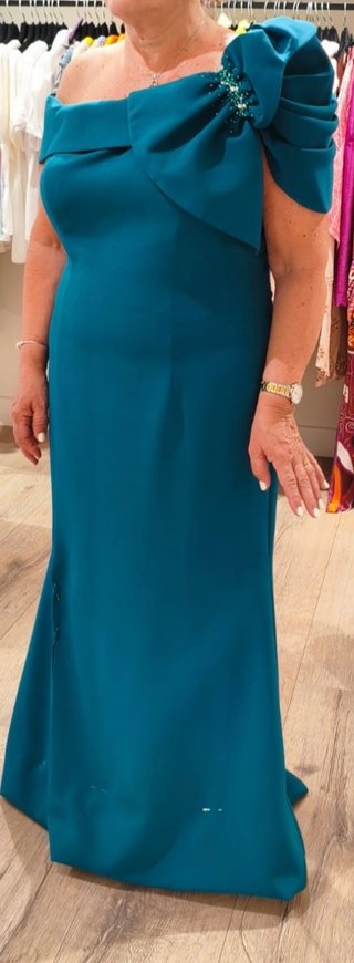 Vestido de fiesta azul con pedrería
