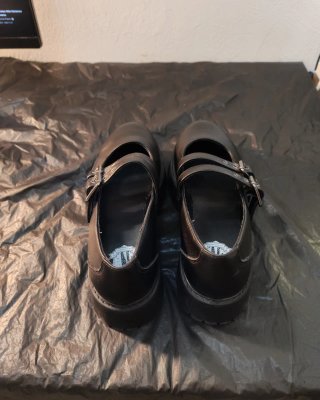 Zapatos de plataforma de Wednesday.