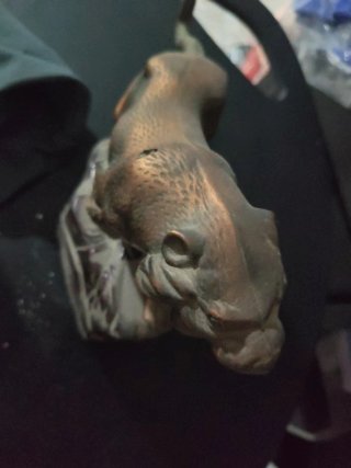 Figura de metal estilo colamina