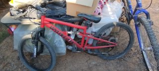 Bicicleta de montaña roja