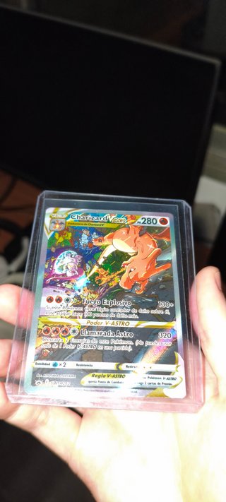 Charizard V ASTRO Carta Pokémon