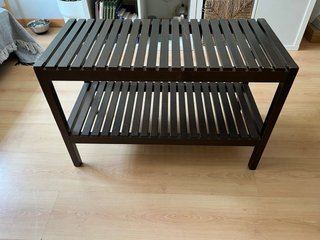 3 Bancos de madera oscuro / Estantería