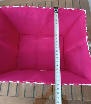 Cestas fucsia con diseño floral