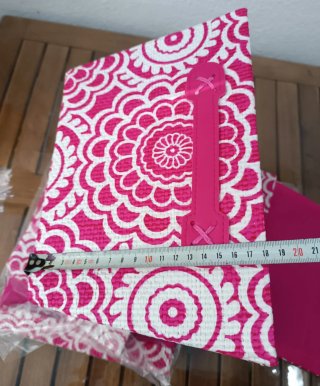Cestas fucsia con diseño floral