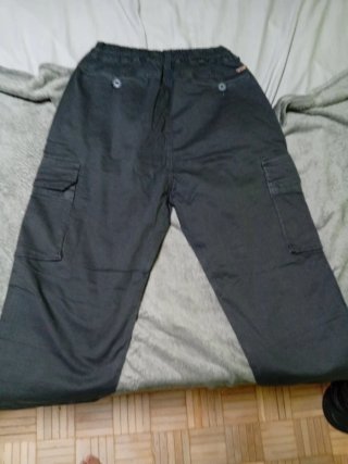 Pantalón cargo gris