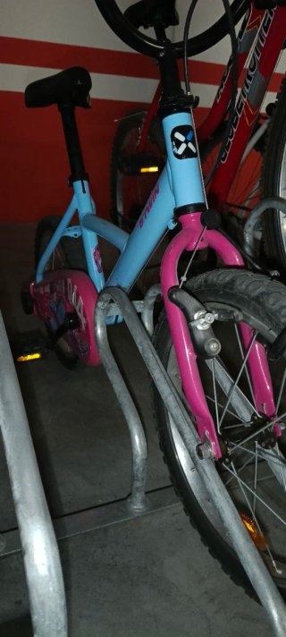Bicicleta infantil azul y rosa