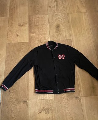 Chaqueta Beisbolera Negra con Logo M