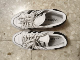 Zapatillas Adidas Blancas y Negras