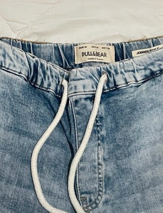 Pantalón vaquero Pull&Bear roto