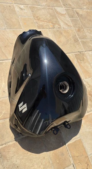 Depósito y colín Suzuki GSR 600