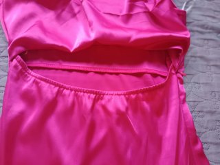 Vestido de satén rosa