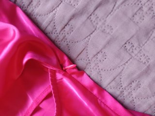 Vestido de satén rosa