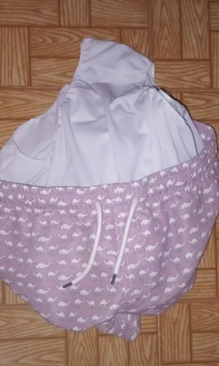 Bañador rosa con camellos blancos