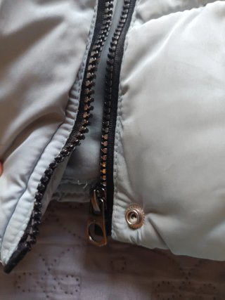 Chaqueta acolchada Bershka azul con capucha