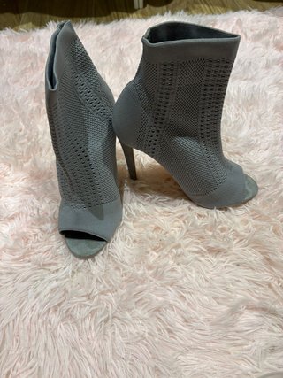 Botas de tacón grises