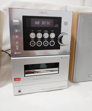 Cadena AIWA Radio CD Cassette XR-EM300