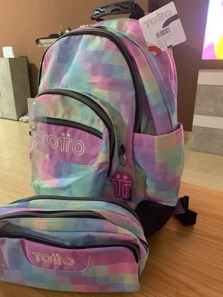 Mochila y estuche Totto a estrenar