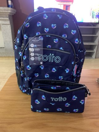Mochila y estuche Totto a estrenar