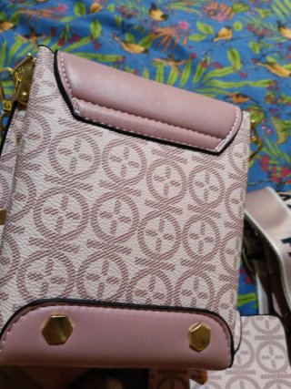 Bolso rosa elegante con monedero