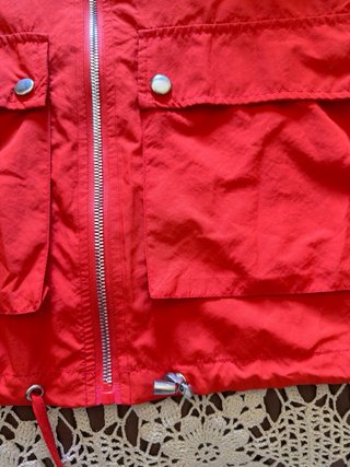 Chaqueta Deportiva Roja con Capucha