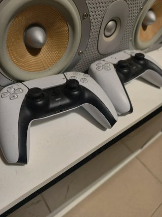 PS5 con juegos y 2 mandos
