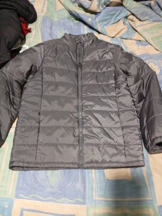 Abrigo acolchado gris 10 años