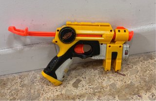 Pistola Nerf Amarilla