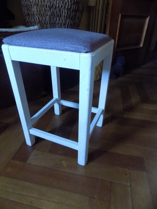 Banqueta alta blanca y marrón