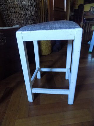 Banqueta alta blanca y marrón