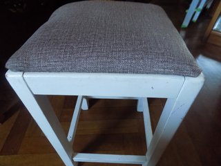 Banqueta alta blanca y marrón